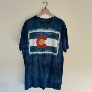 THE MOUNTAIN Colorado Flag T-Shirt